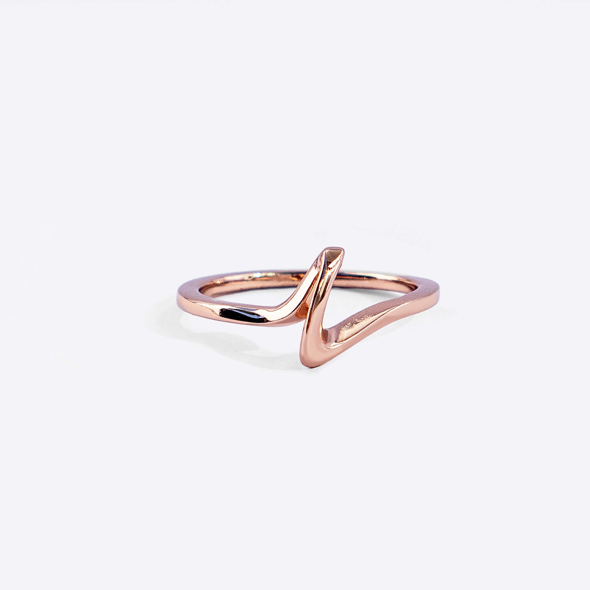 Rose gold Amare Sera Ring with delicate twisting knot design