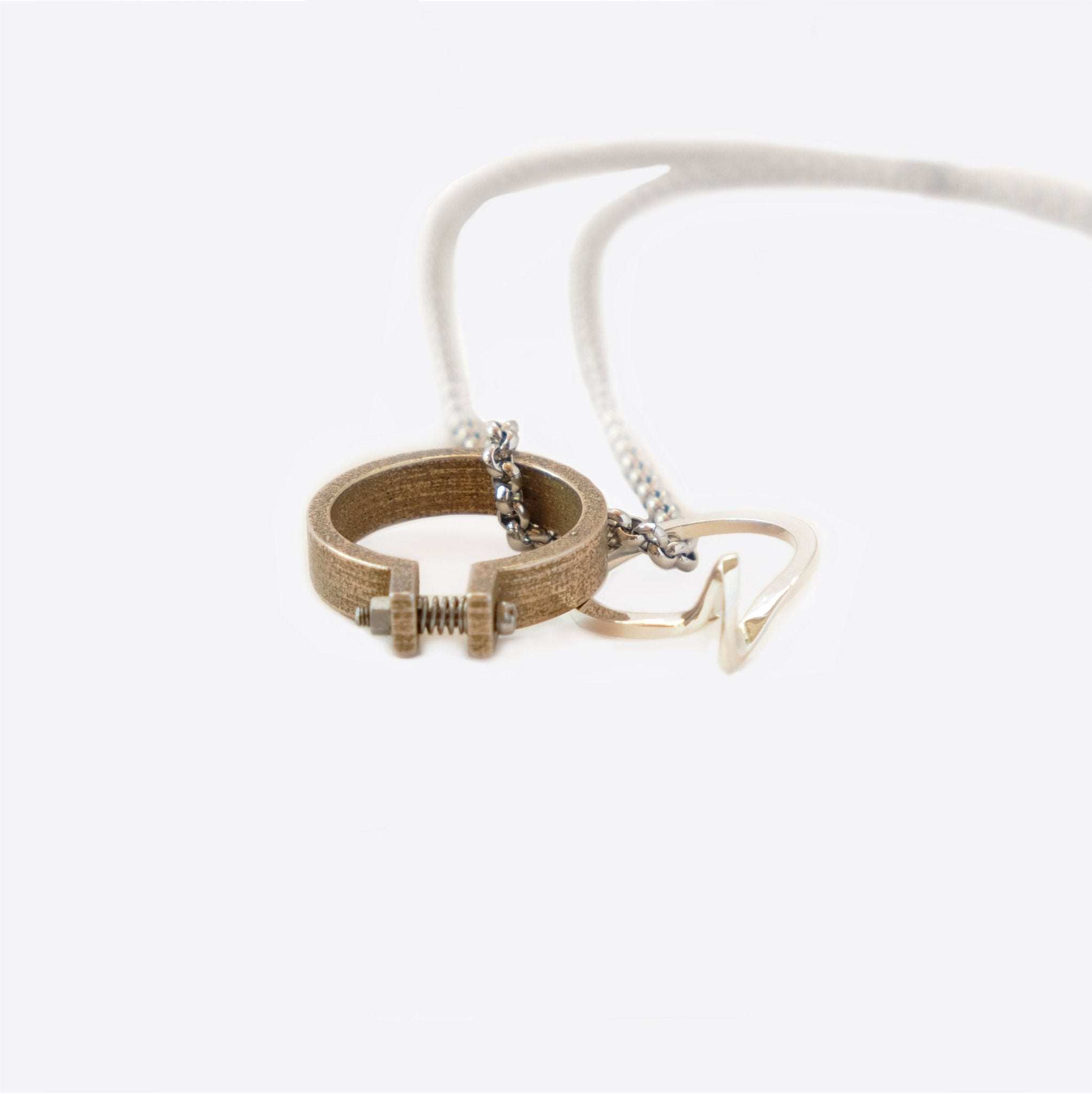 Machina L necklace stainless steel 24-inch Rolo chain with two rings on white background