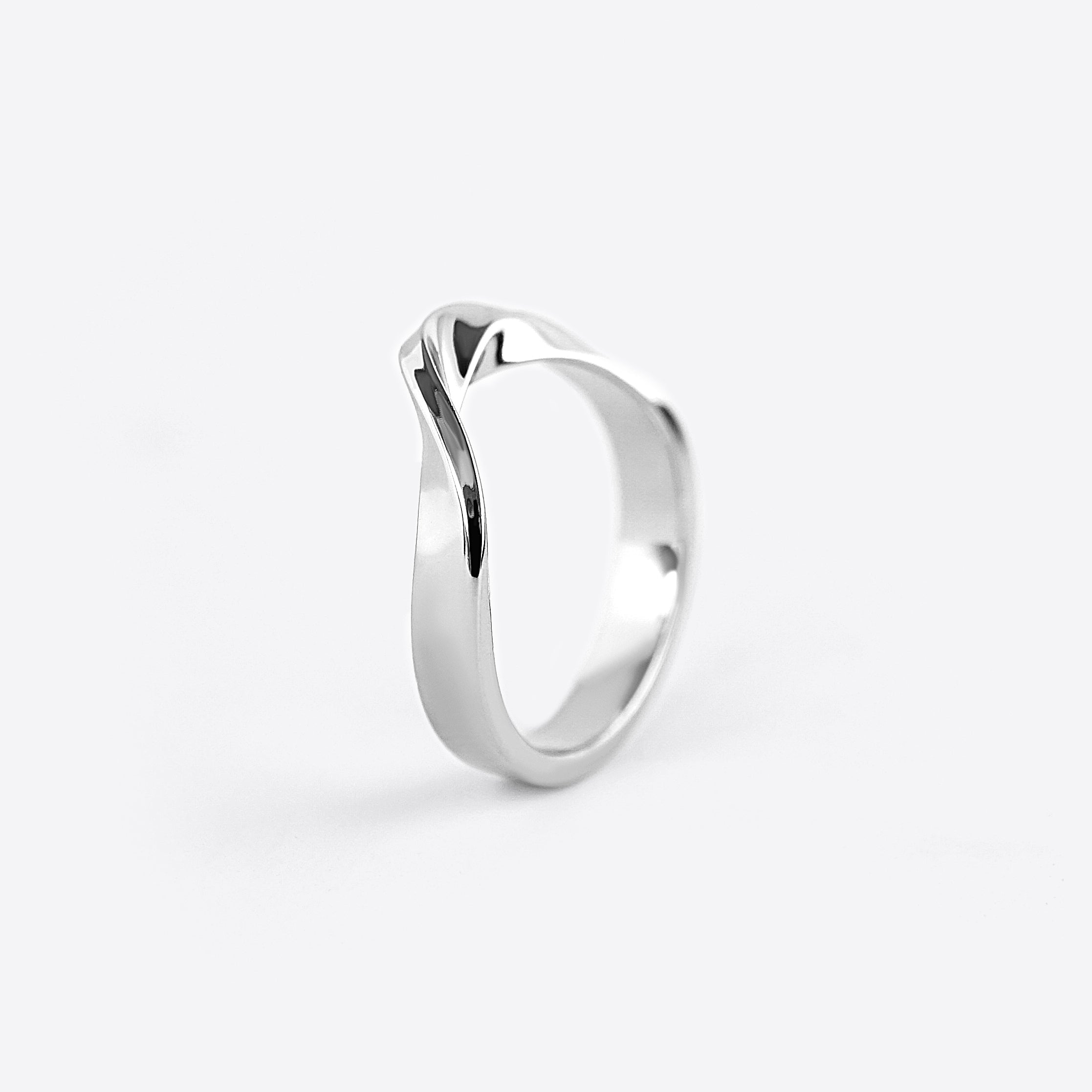 Sterling silver Amor Amos Light Set twisting band ring with precision edge detailing