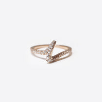 Elegant Sera wedding ring for women with delicate knot design in platinum and gold options