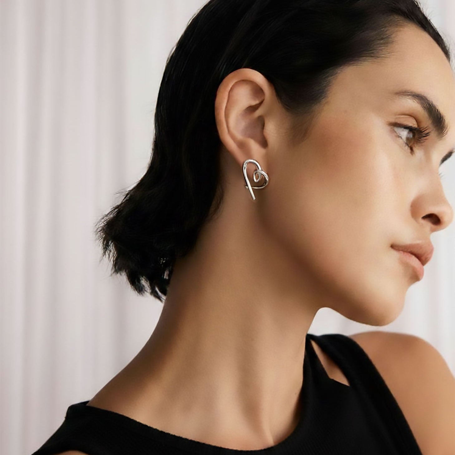 Heart studs earrings with lace lines in sterling silver and 18K rose gold vermeil, sculpted heart design