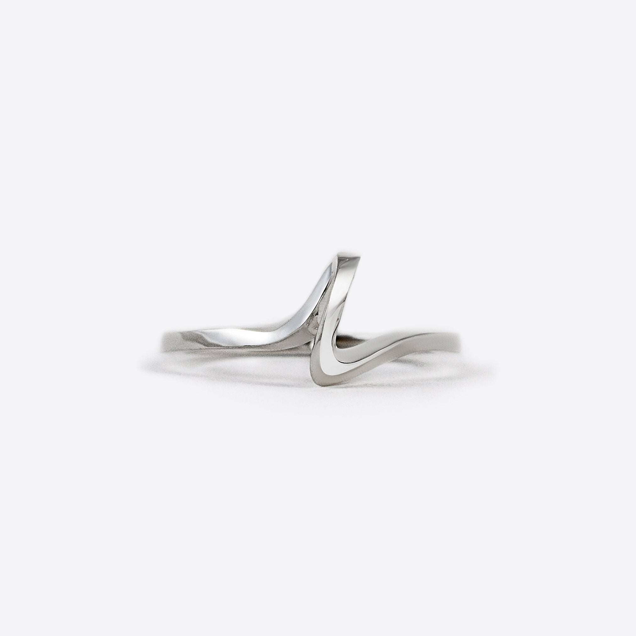 Amare Sera Ring set featuring intertwined sterling silver rings with delicate knot design and jewelry cleaning foam gift
