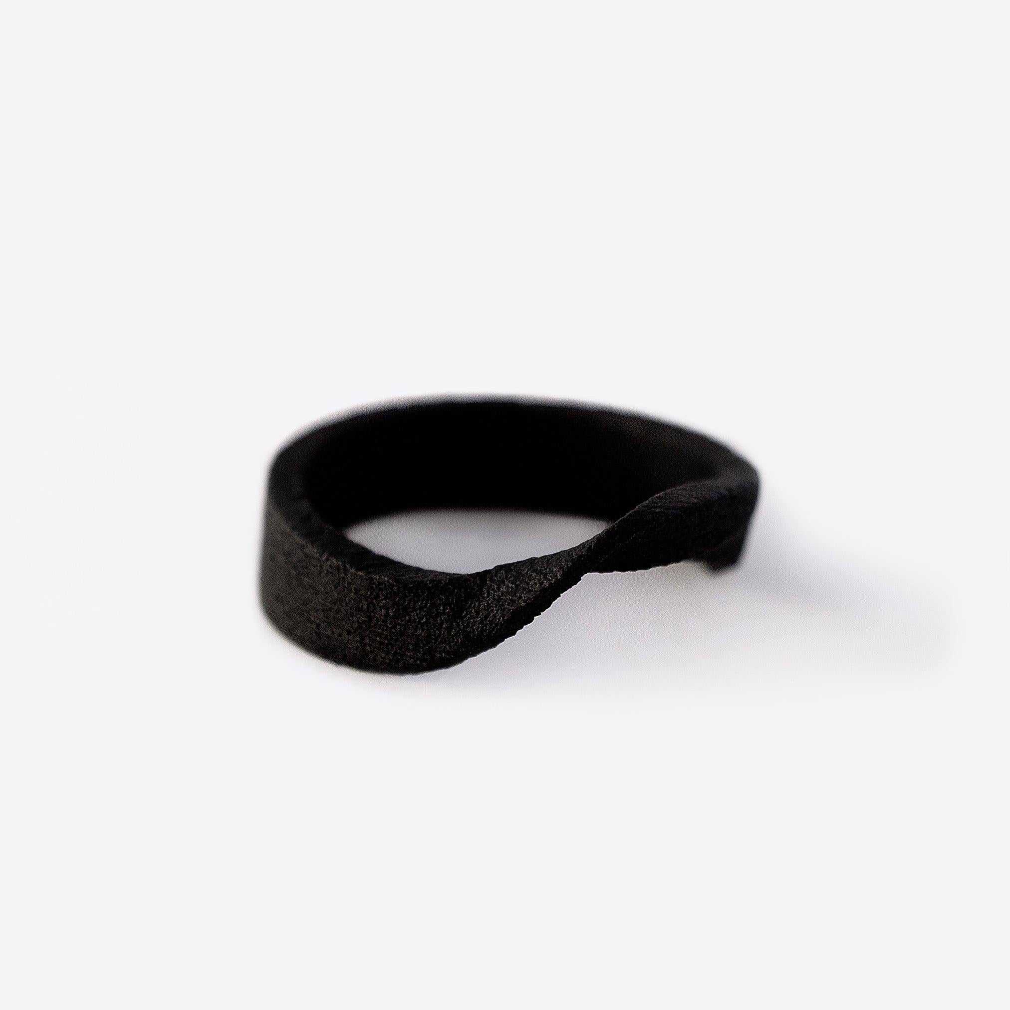 Amos Carbon Ring ─ Bold - LACE by JennyWu