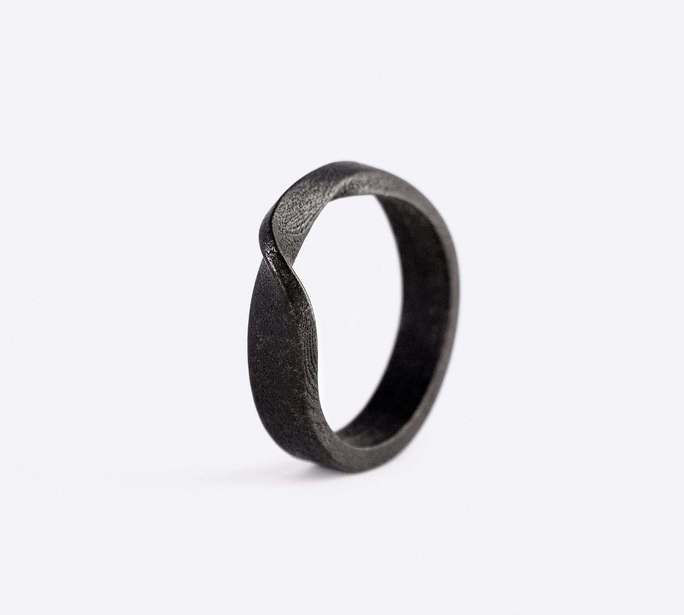 Amor Bold Steel Ring gray twisting band with precision edge detailing